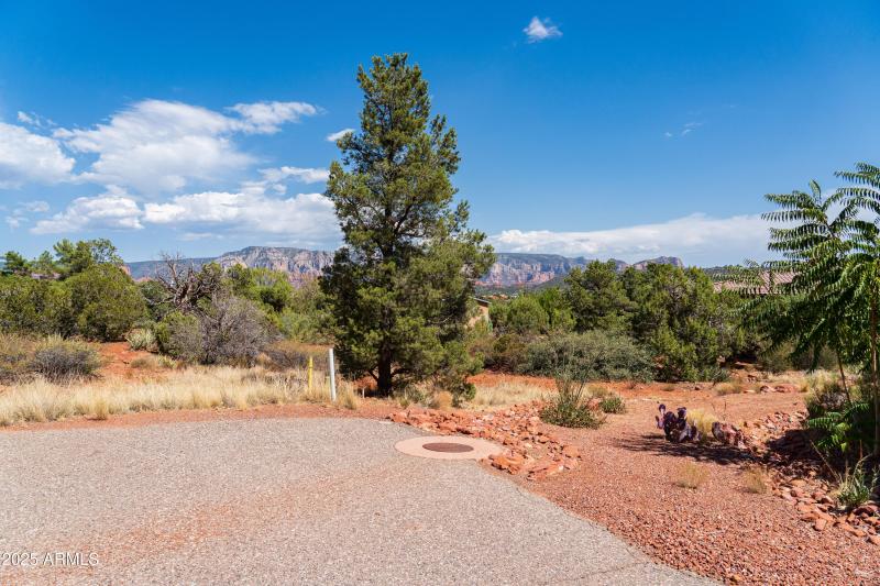 JL_640RhapsodyRd-ground-02