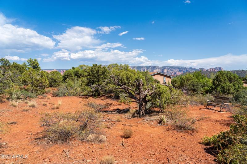 JL_640RhapsodyRd-ground-03