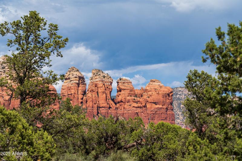 JL_640RhapsodyRd-ground-06