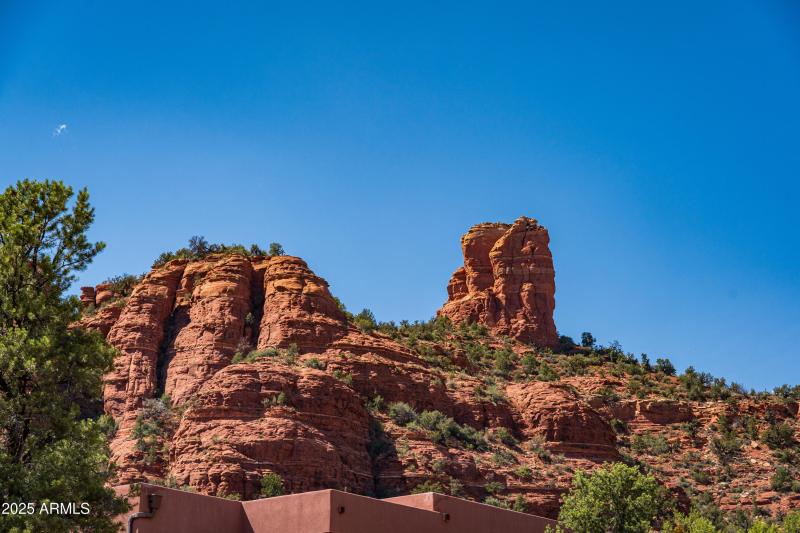 JL_640RhapsodyRd-ground-07