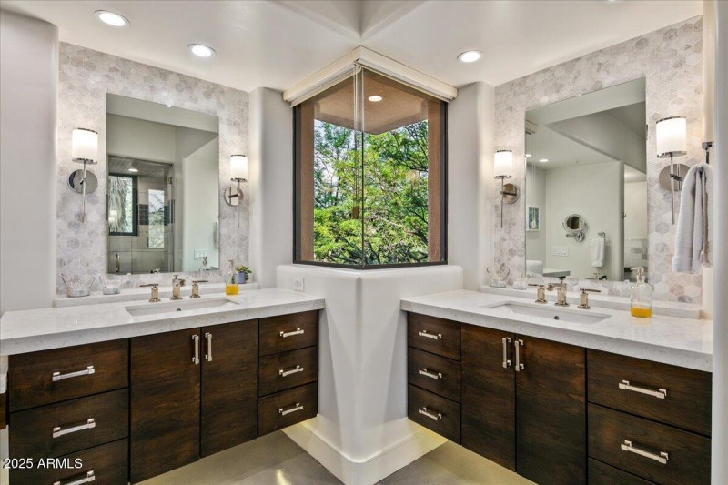 33-Primary Bath ~ Vanities