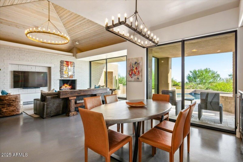 16-Dining Room Views