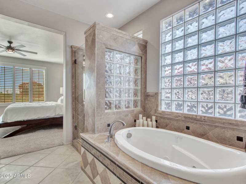 11-Primary-Bath-&-WIC-(4)