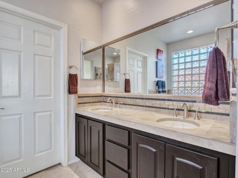 11-Primary-Bath-&-WIC-(3)