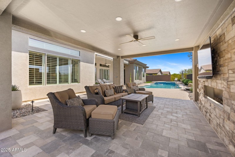 41714 N SIGNAL HILL CT