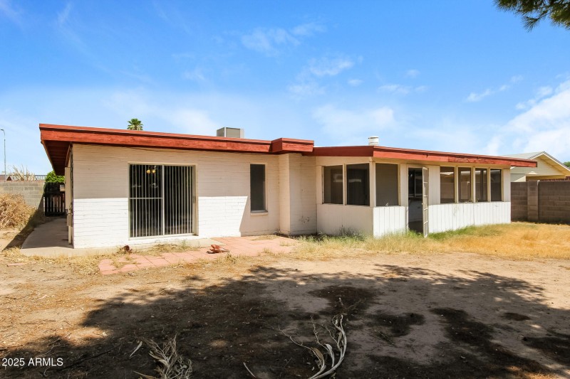 020-photo-rear-view-14716055