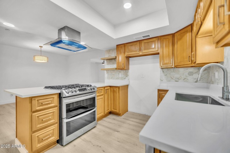 ReShoot_4112_S_Grandview_Ave14