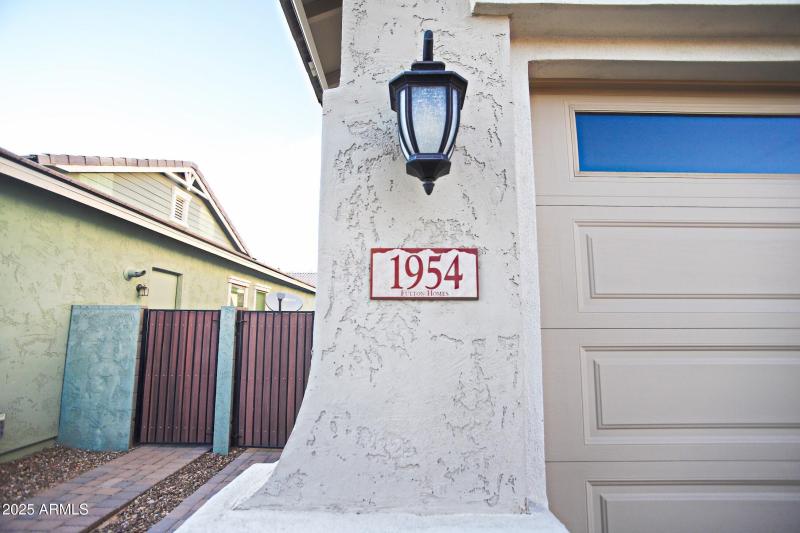 1954 E GERONIMO Street