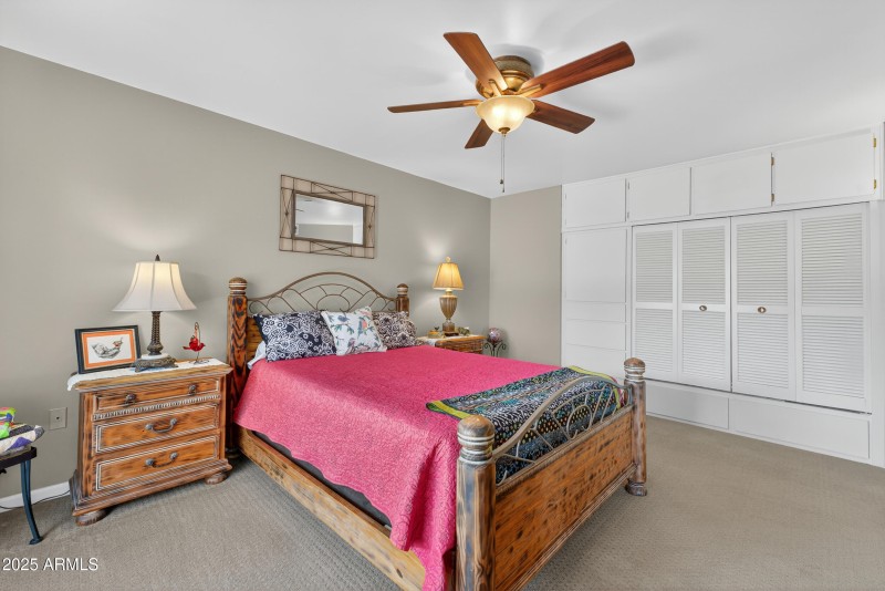 Bedroom 2 w/built-in closet