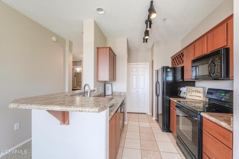 9820 N CENTRAL Avenue, 212