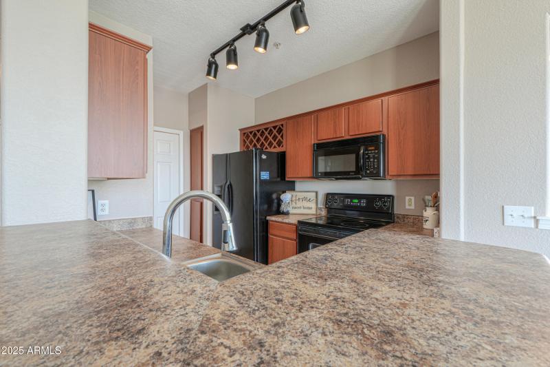 9820 N CENTRAL Avenue, 212