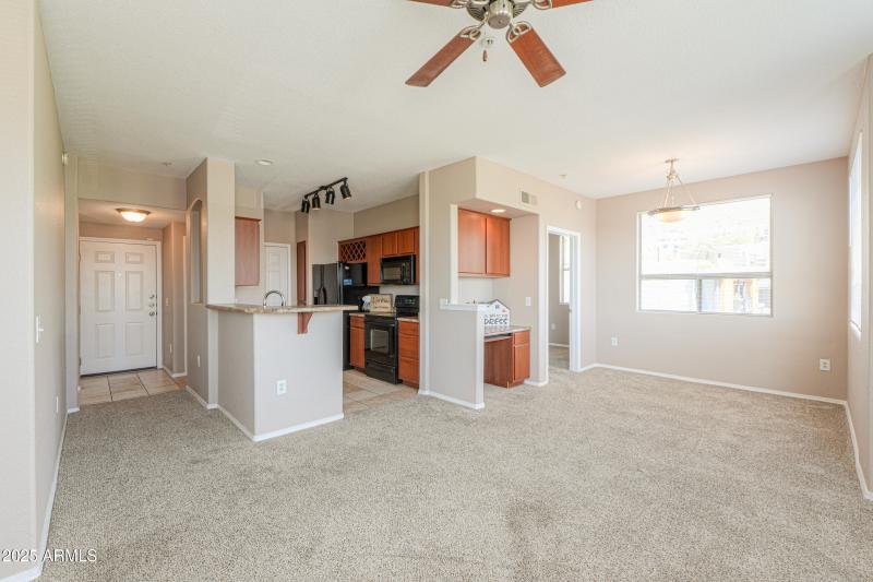 9820 N CENTRAL Avenue, 212