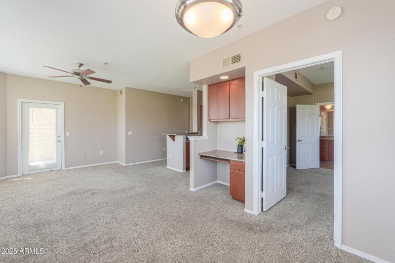 9820 N CENTRAL Avenue, 212