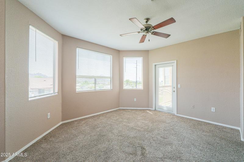 9820 N CENTRAL Avenue, 212