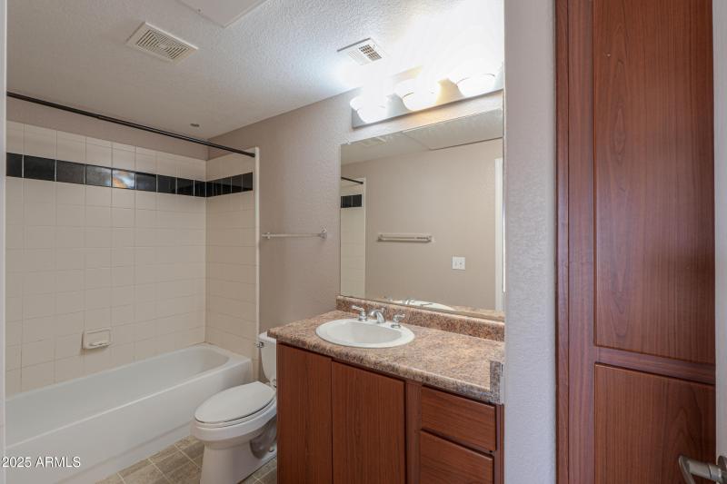 9820 N CENTRAL Avenue, 212