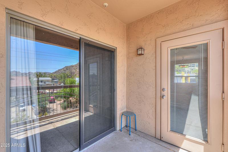 9820 N CENTRAL Avenue, 212