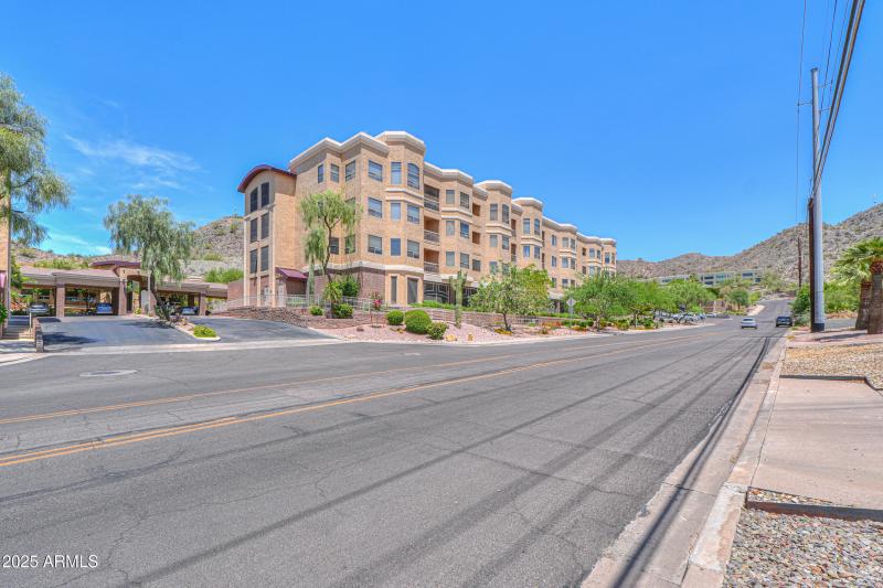 9820 N CENTRAL Avenue, 212