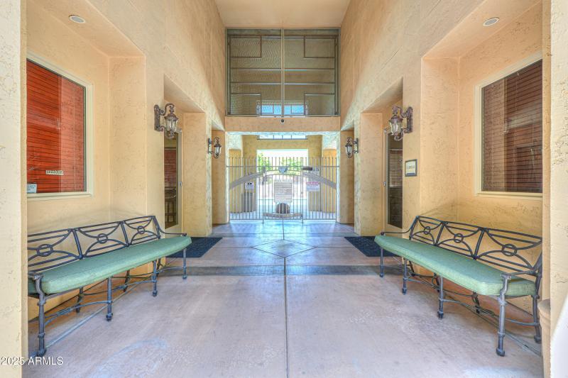 9820 N CENTRAL Avenue, 212