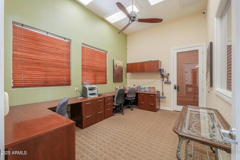 9820 N CENTRAL Avenue, 212