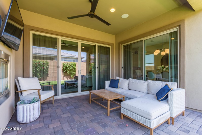 Outdoor Patio w/ Fireplace