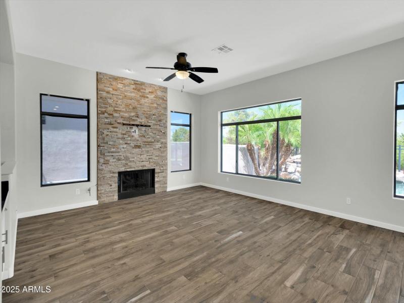 19-3906 E Carson Road-19