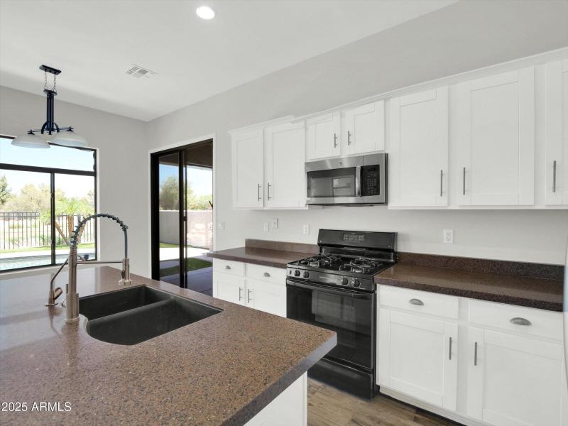 27-3906 E Carson Road-27