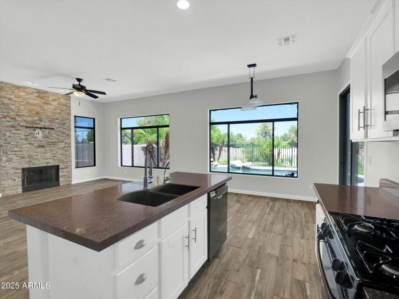 28-3906 E Carson Road-28