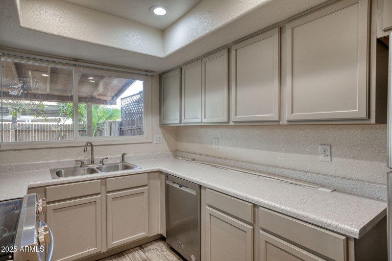 8403 N 33rd Ave Phoenix - 212