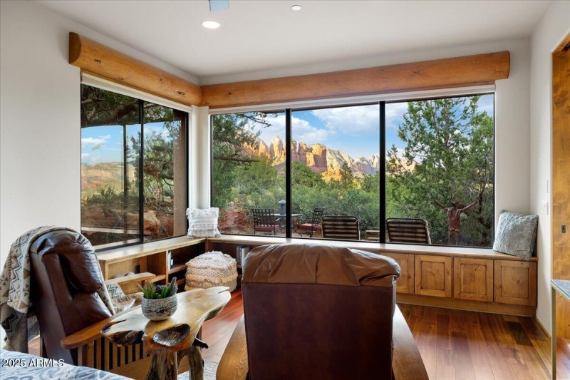 Private Views Primary