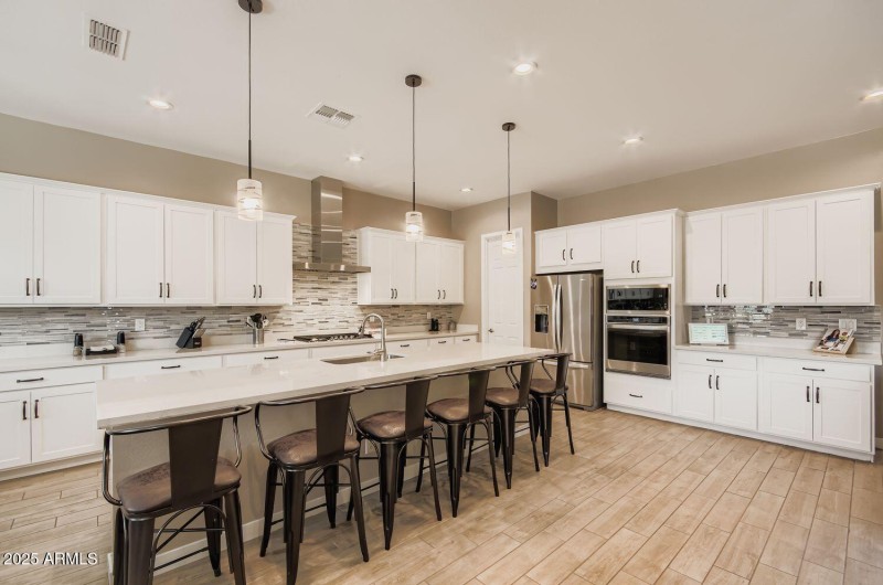 Kitchen with large island