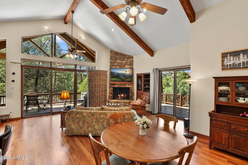 Dining Area (3)