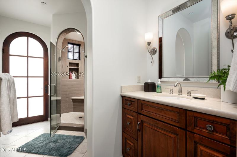 Guestbath 1/pool bath