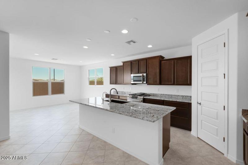 hj-az-phoenix-asante-passage-yellowstone