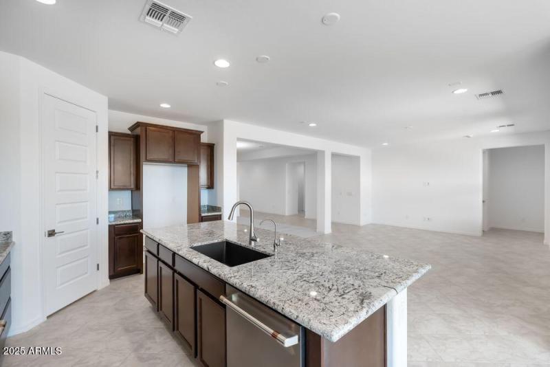 hj-az-phoenix-asante-passage-yellowstone