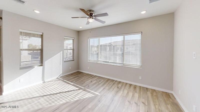 746-east-doral-avenue-living-room1