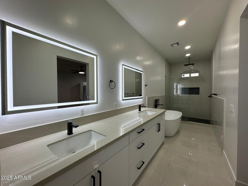 122fd6a8-ff60-4d90-bbdf-e9a53652bb28