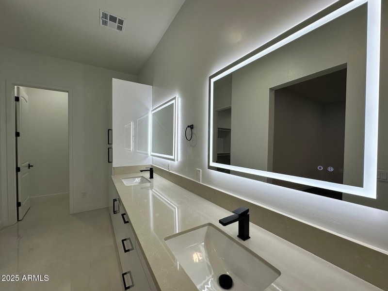 f27a7d12-526b-483f-856e-9a09affc3a24