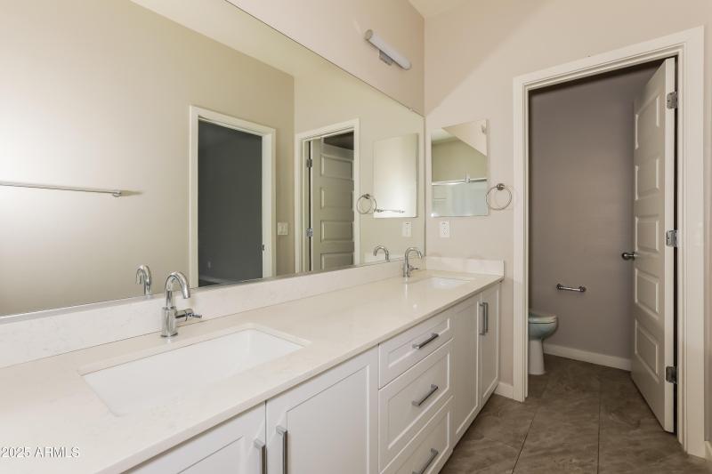 011-photo-primary-bathroom-14730345