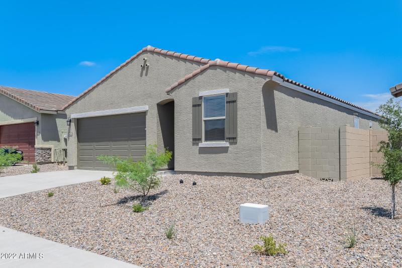 002-photo-front-view-11454101