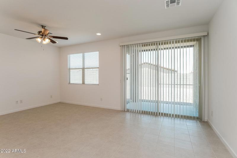 003-photo-living-room-11454096