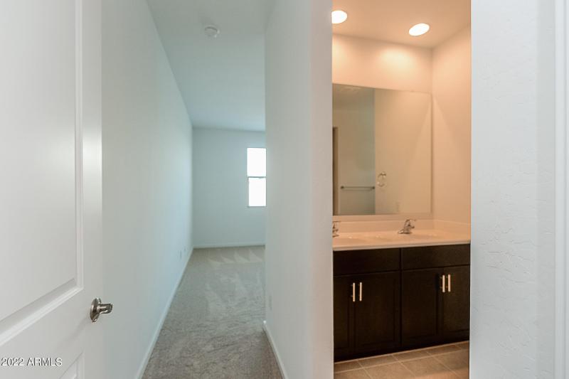 009-photo-primary-bathroom-11454107