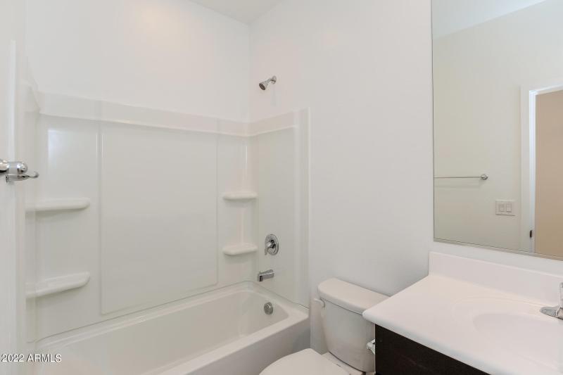 014-photo-bathroom-11454105