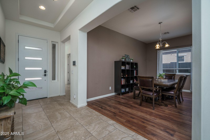 2) FOYER