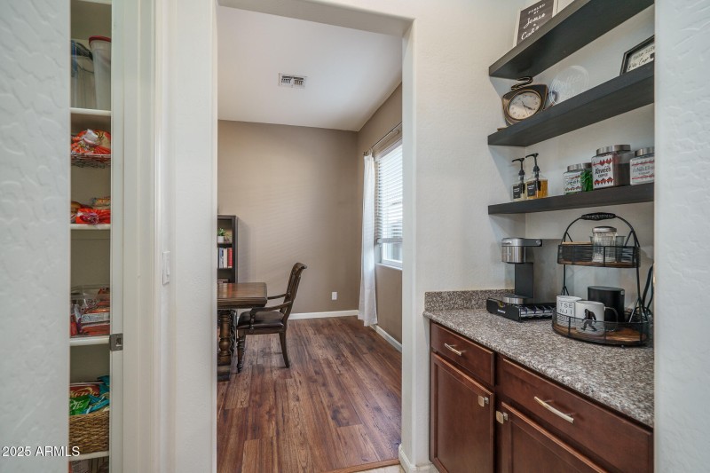 12) BUTLER_S PANTRY