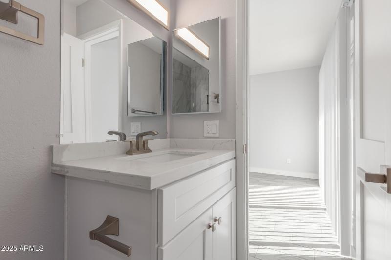 6 - 09 - 80th Master Bath