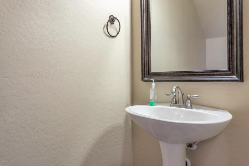 09_3345_E_Pinchot_Ave_Unit_7__09