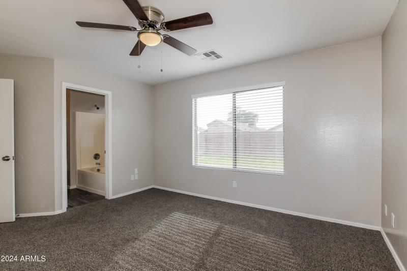 007-photo-master-bedroom-8061560