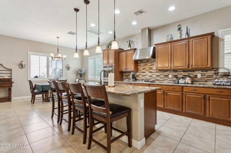 9-web-or-mls-10062-w-redbird-rd