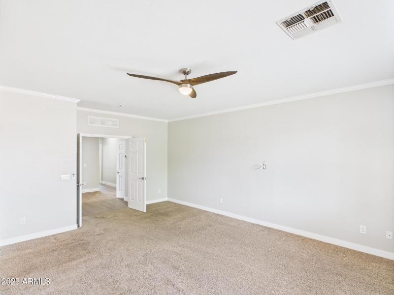 CAM02404G0-PR0136-STILL004