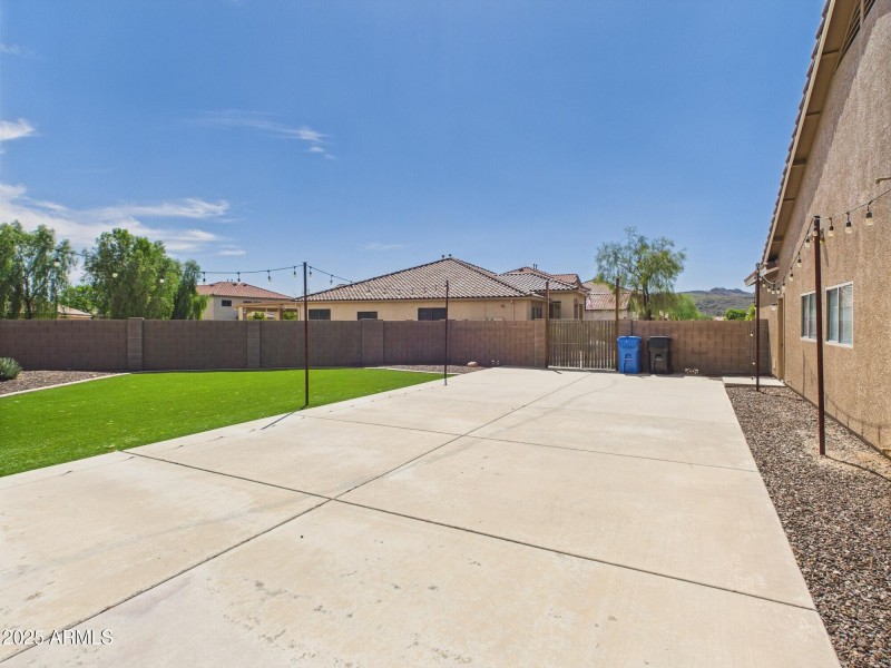 CAM02404G0-PR0136-STILL026